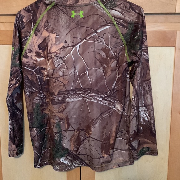 Under Armour shirt size youth large - Picture 3 of 4